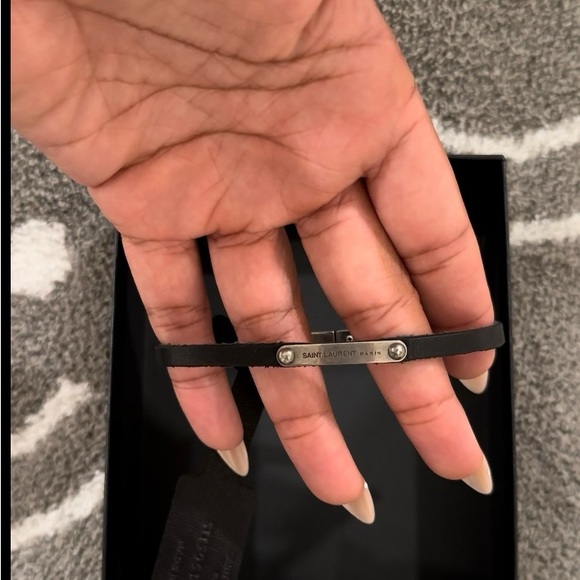 NEW SAINT LAURENT ID PLAQUE BRACELET IN LEATHER -Large - Picture 3 of 5